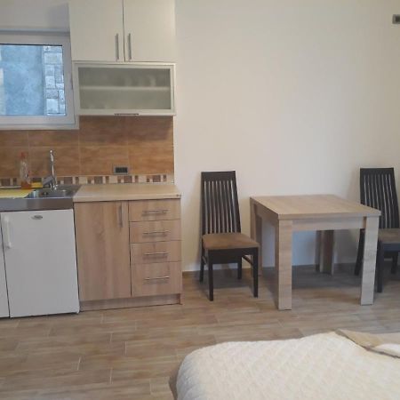 Apartmani Andrea Studio Херцег-Нови Экстерьер фото